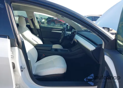 2022 Tesla Model 3 Performance Dual Motor All-Wheel Drive z USA, uszkodzony, nr VIN 5YJ3E1EC8NF124713